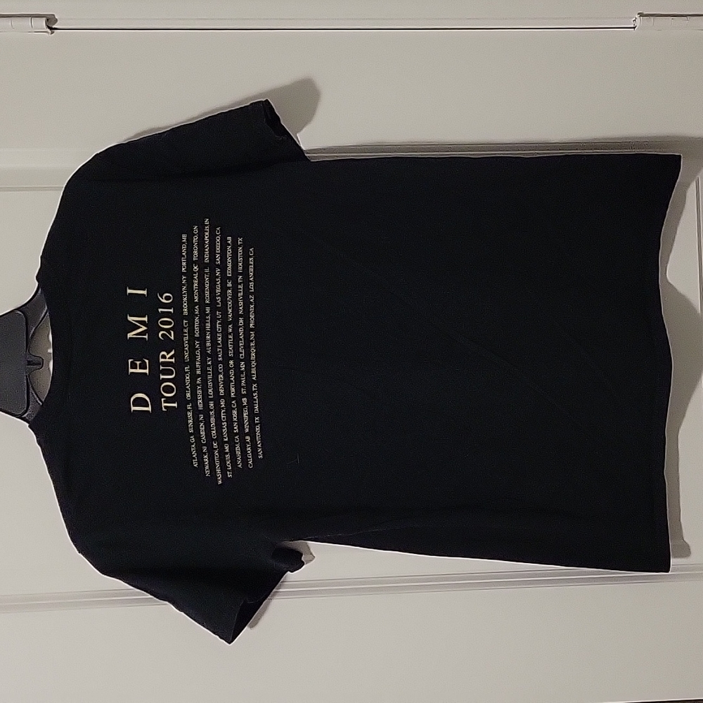 Like New Demi Lovato's 2016 Demi Tour Concert T-Shirt 🌈 - Picture 4 of 4